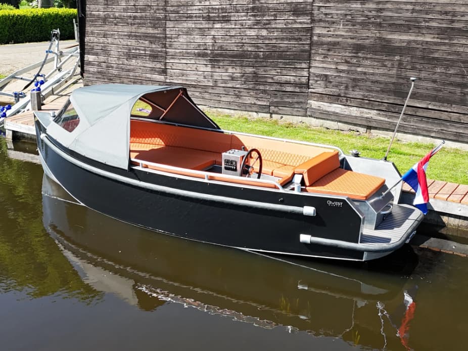 Saskia op haar boot